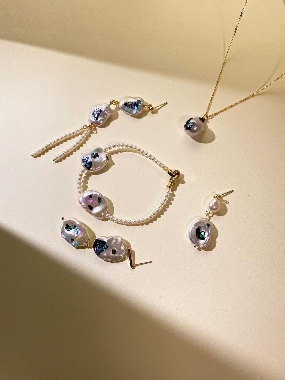 Nacre single Baroque Pearls Necklace