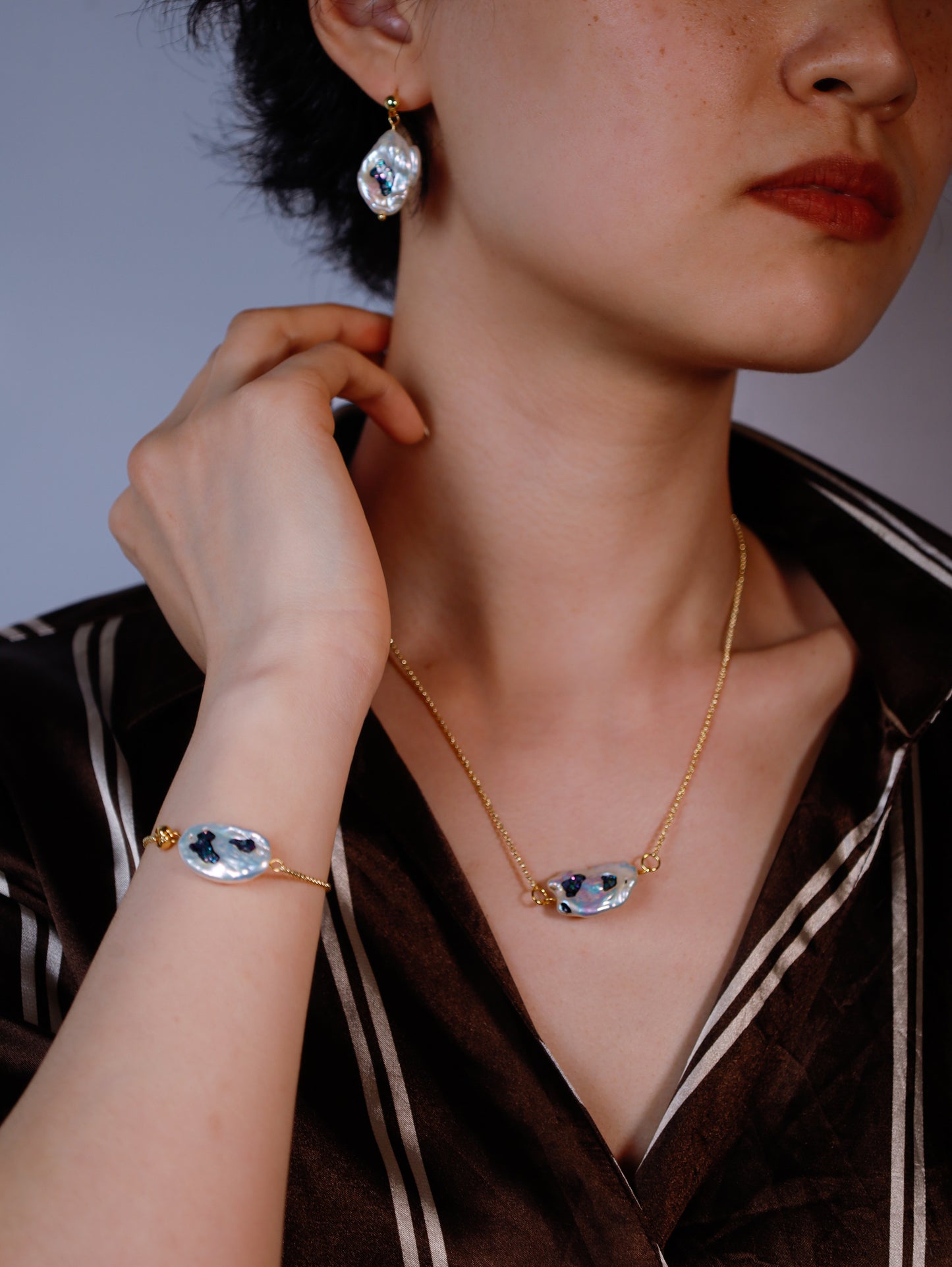 Nacre single Baroque Pearls Necklace