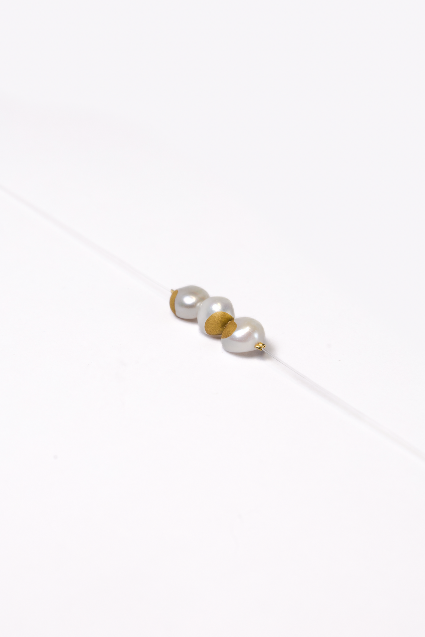 Gold Lacquer Tri round Baroque Peal Floating Bracelet