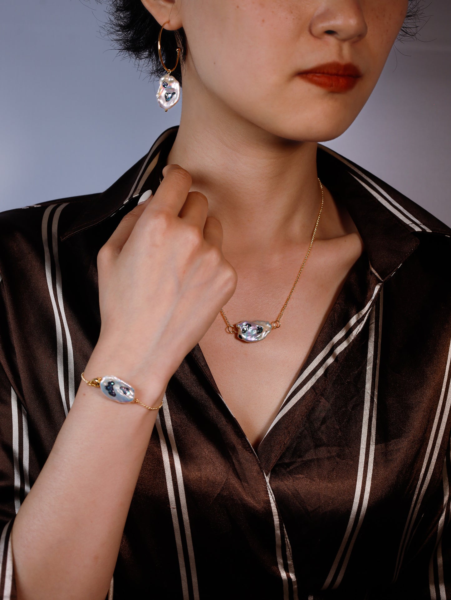 Nacre single Baroque Pearls Necklace