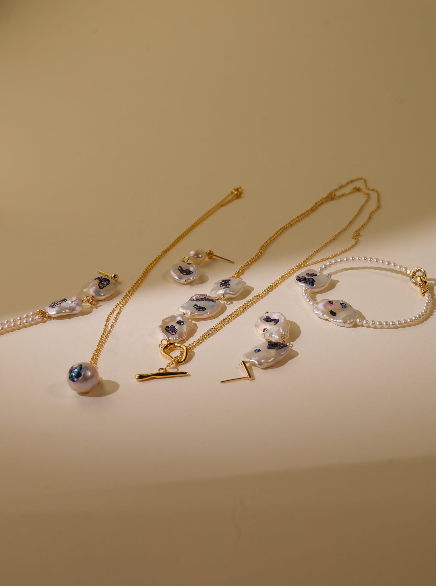 Luxury Nacre Baroque Pearls OT-chain Necklace