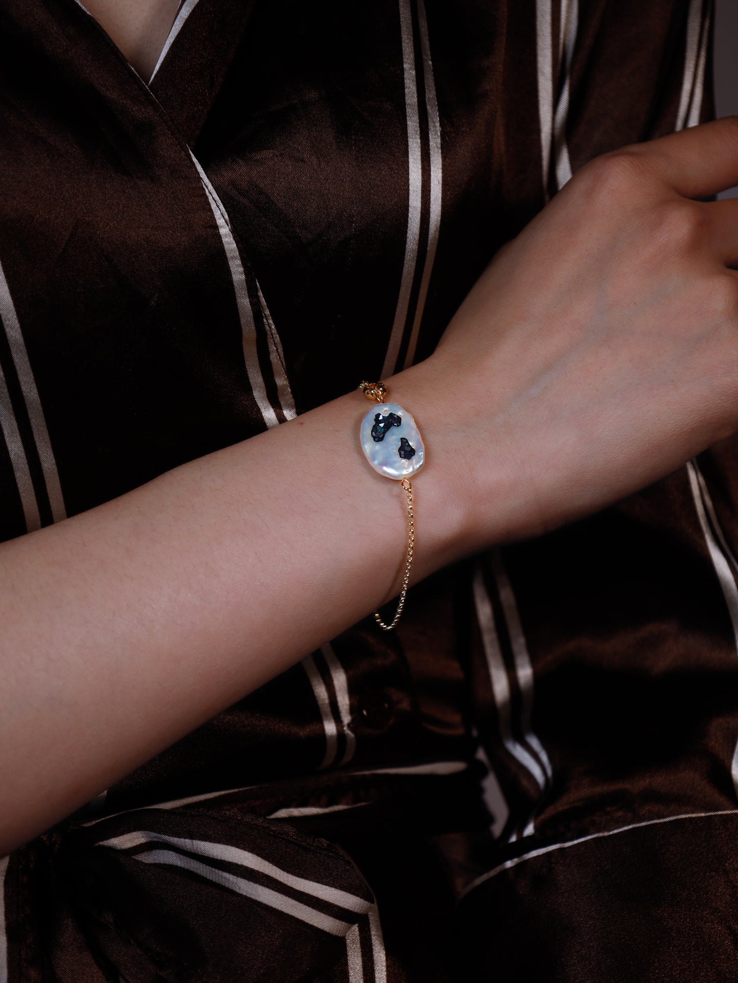 Nacre single Baroque Pearl Bracelet