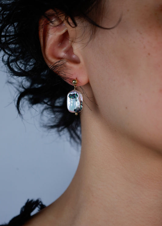 Nacre Single Baroque Pearl Studs