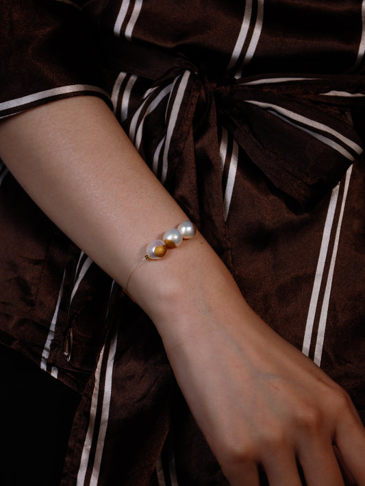 Gold Lacquer Tri round Baroque Peal Floating Bracelet